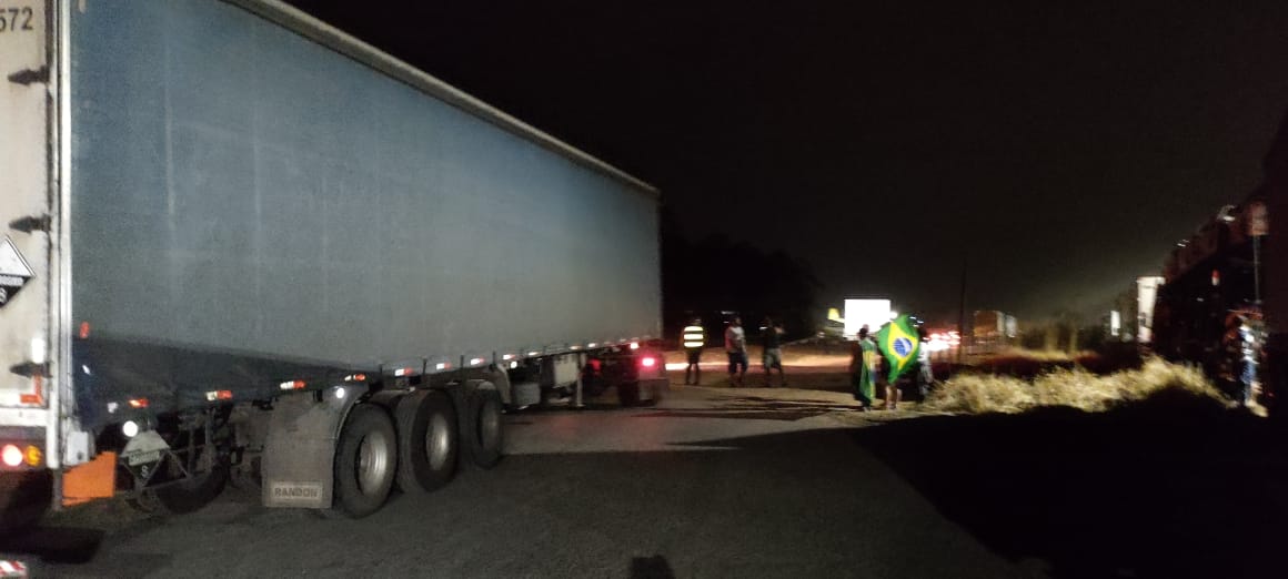 Foto 7 de 7 — Fim da manifestação dos caminhoneiros na Rodovia Washington Luís